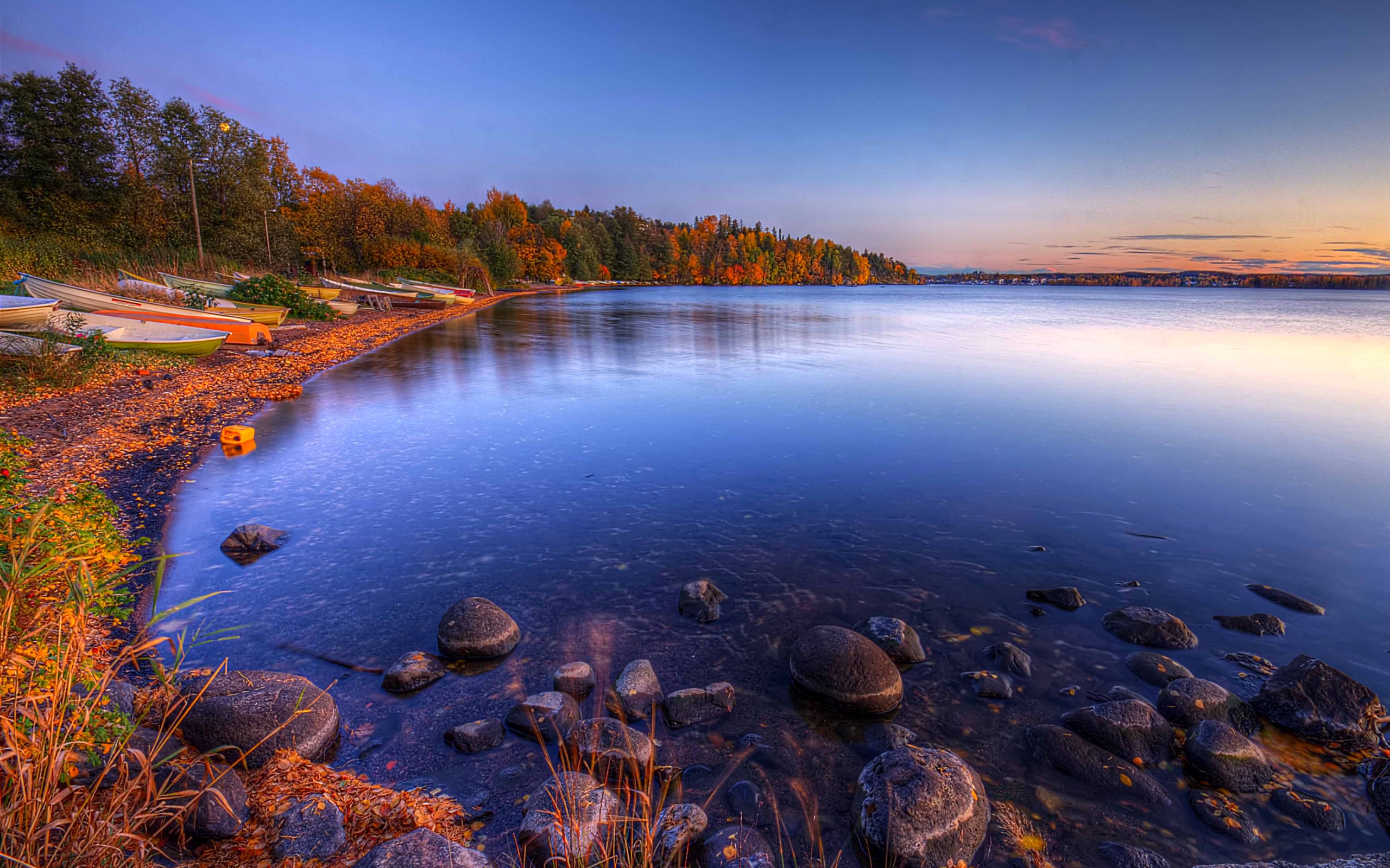Beautiful Autumn Wonderland Lake Beautiful Scenery And ...