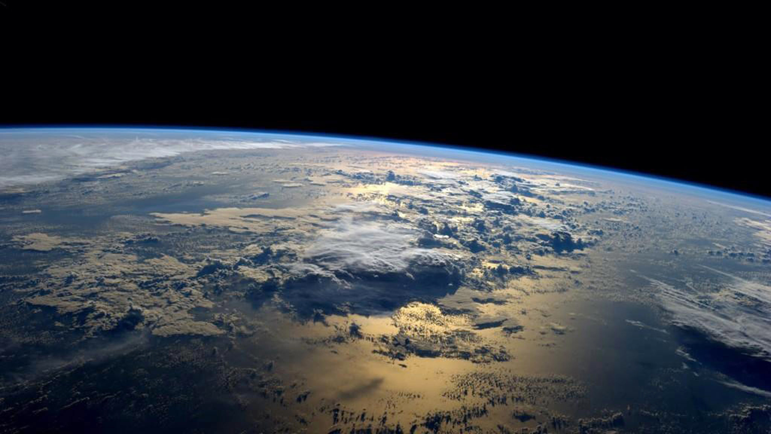 Earth Seen From The International Space Station : Wallpapers13.com