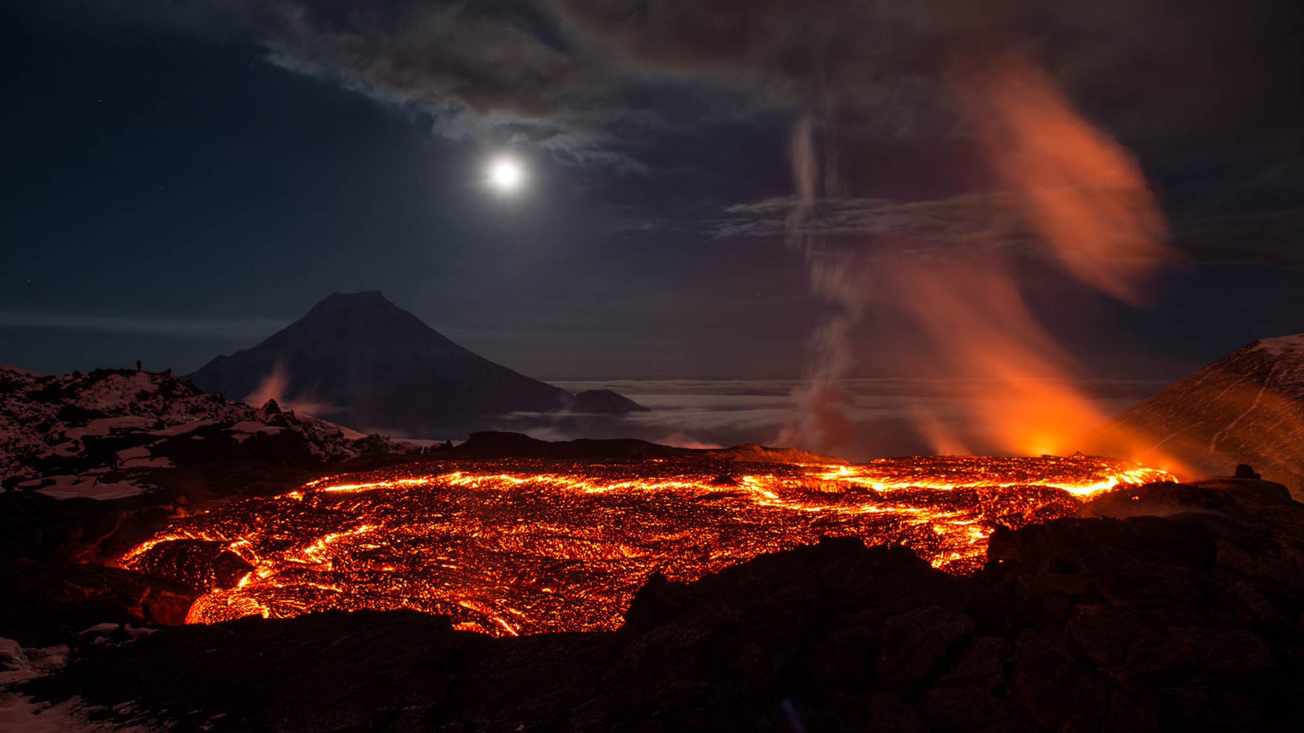 Hot Lava Of Volcano Wallpaper Hd 3840x2160.