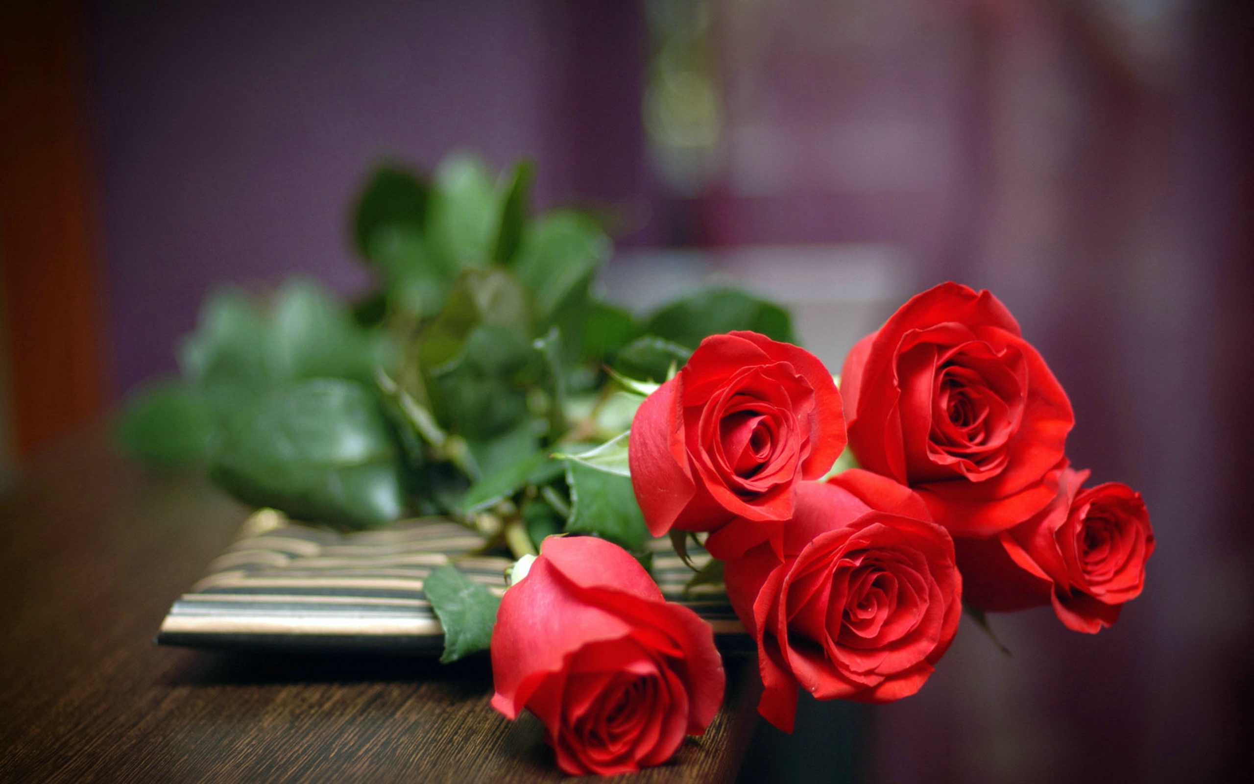 Песни с днем рождения невестку. Красные розы. Цветы розы букет. Букет красных роз. Цветы розы красные.