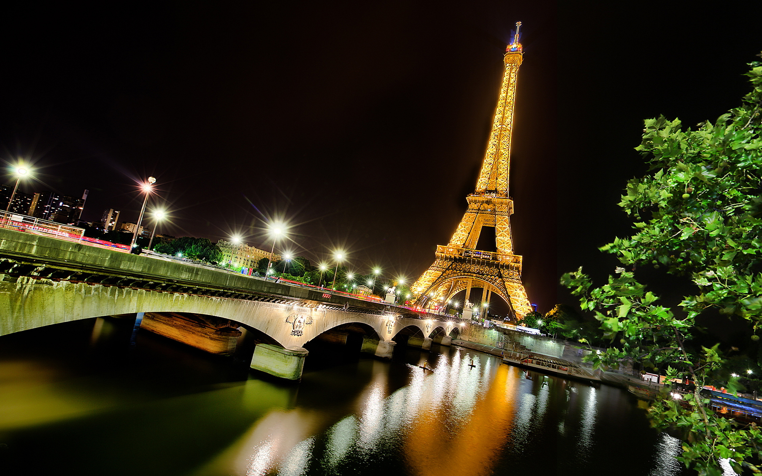 Самые красивые в мире обои на телефон. Эйфелева башня в Париже. Ночной Париж Эйфелева башня. Эйфелева башня (la Tour Eiffel). Эйфель башня ночью.