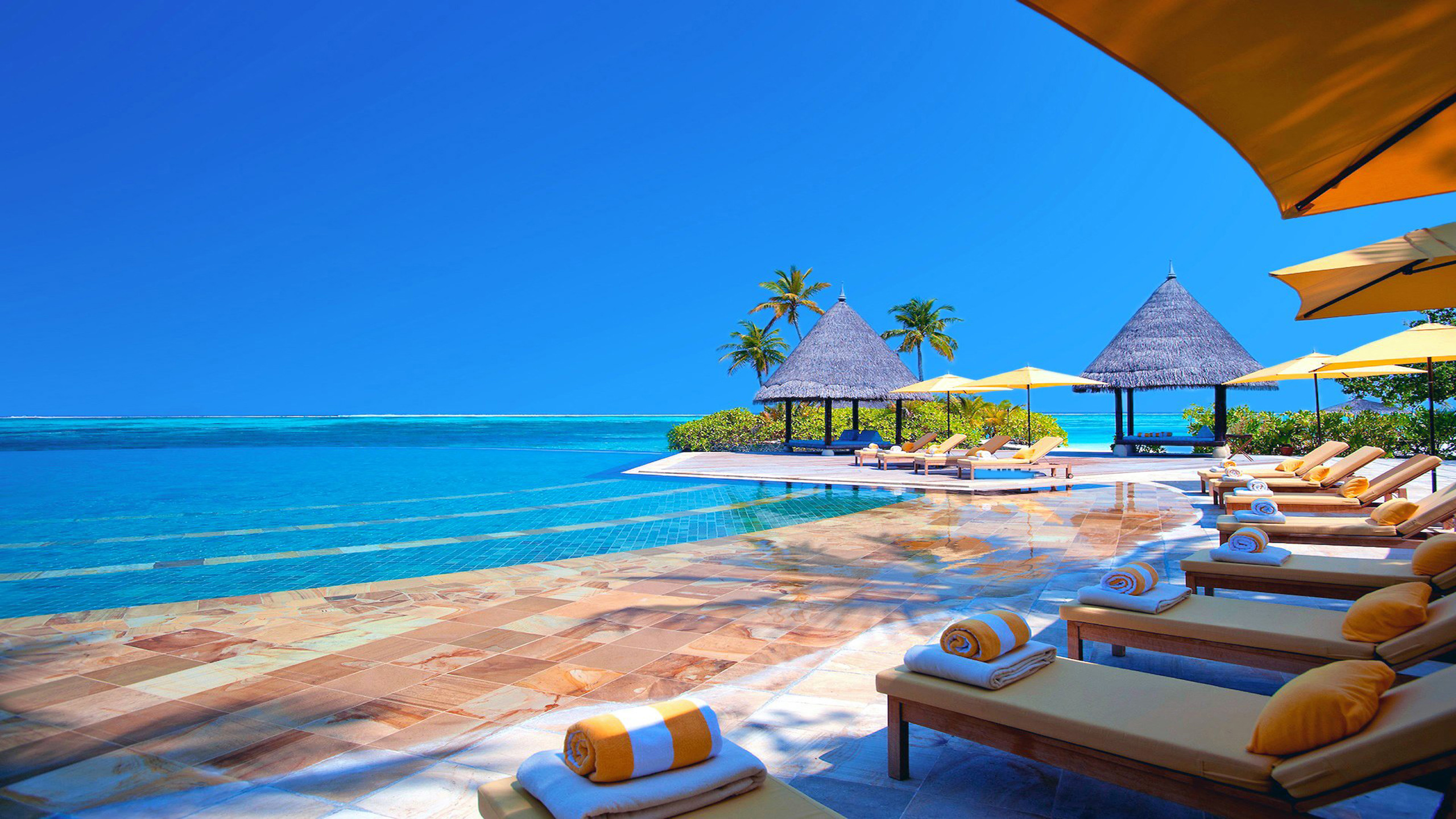 Hotel Terrace Chairs Ocean Maldives Hd Wallpaper 2560x1440 :  