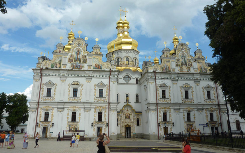 Monasterio De Kiev Pechersk Lavra En Kiev. Ucrania · Crédito wallpapers13.com