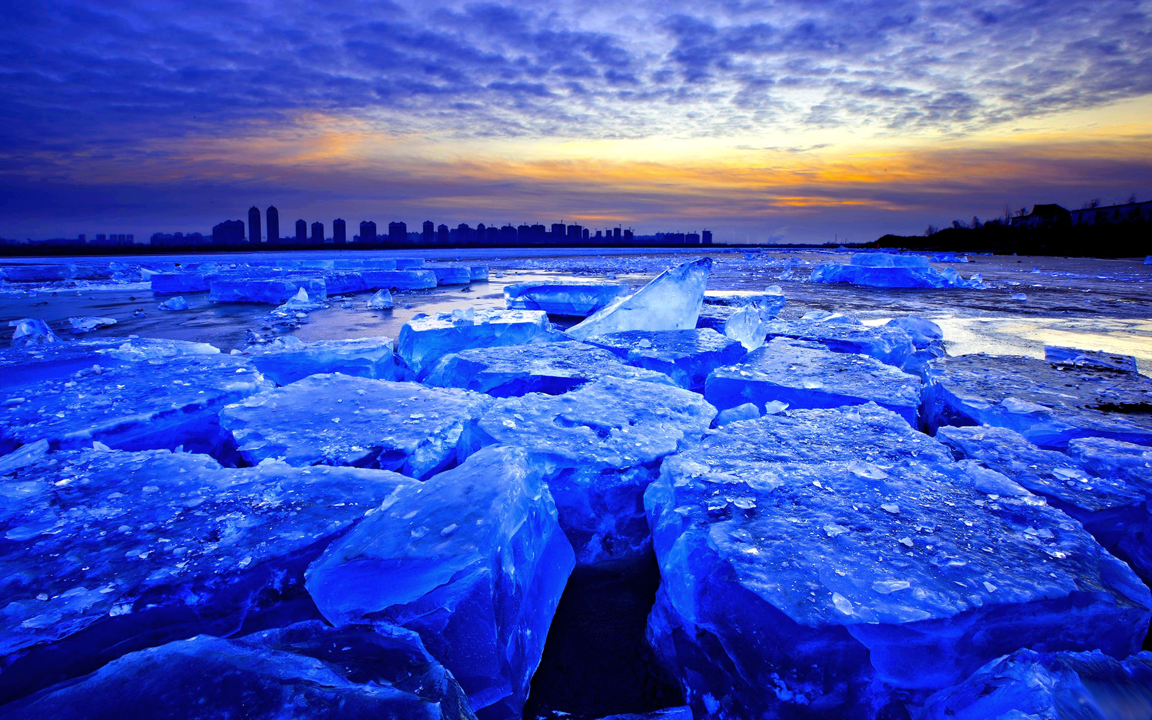 Winter funk. Лед Байкала. Синий лед. Красивый лед. Зимний Байкал.