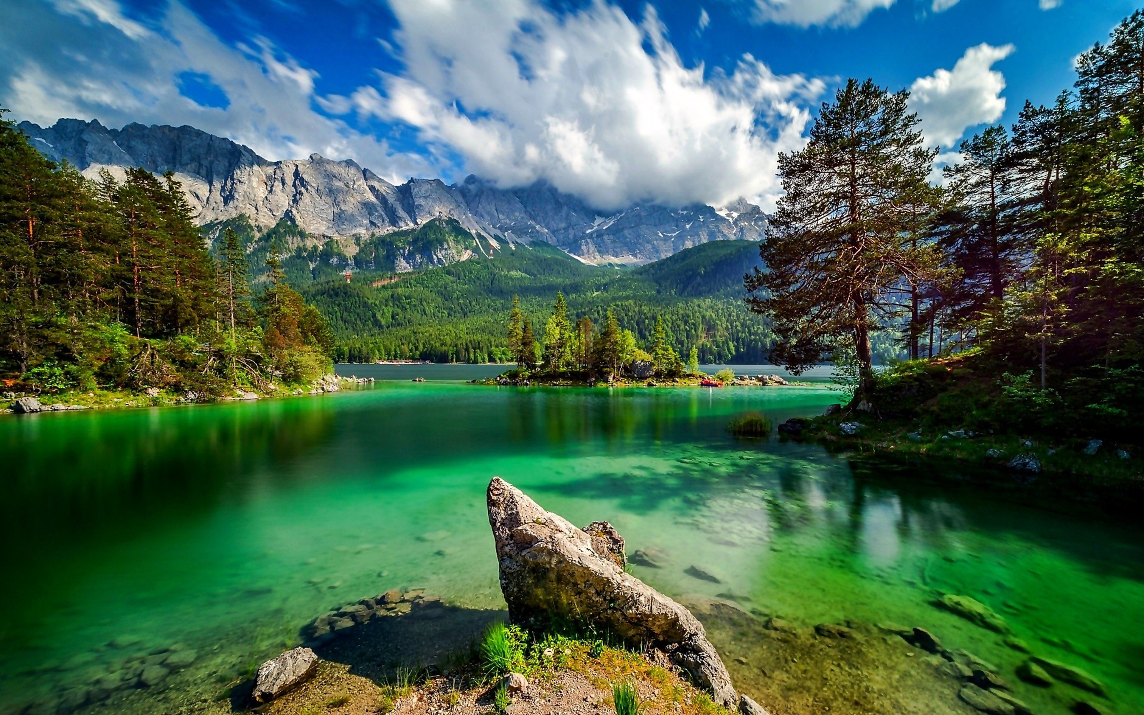Eibsee lake in Bavaria Ggermany Lake with turquoise green 