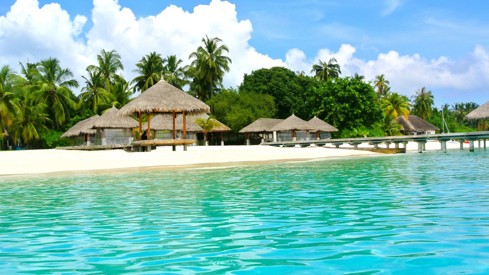 Maldives Paradise Sand Beaches, Clear Blue Water Bungalows Wooden ...