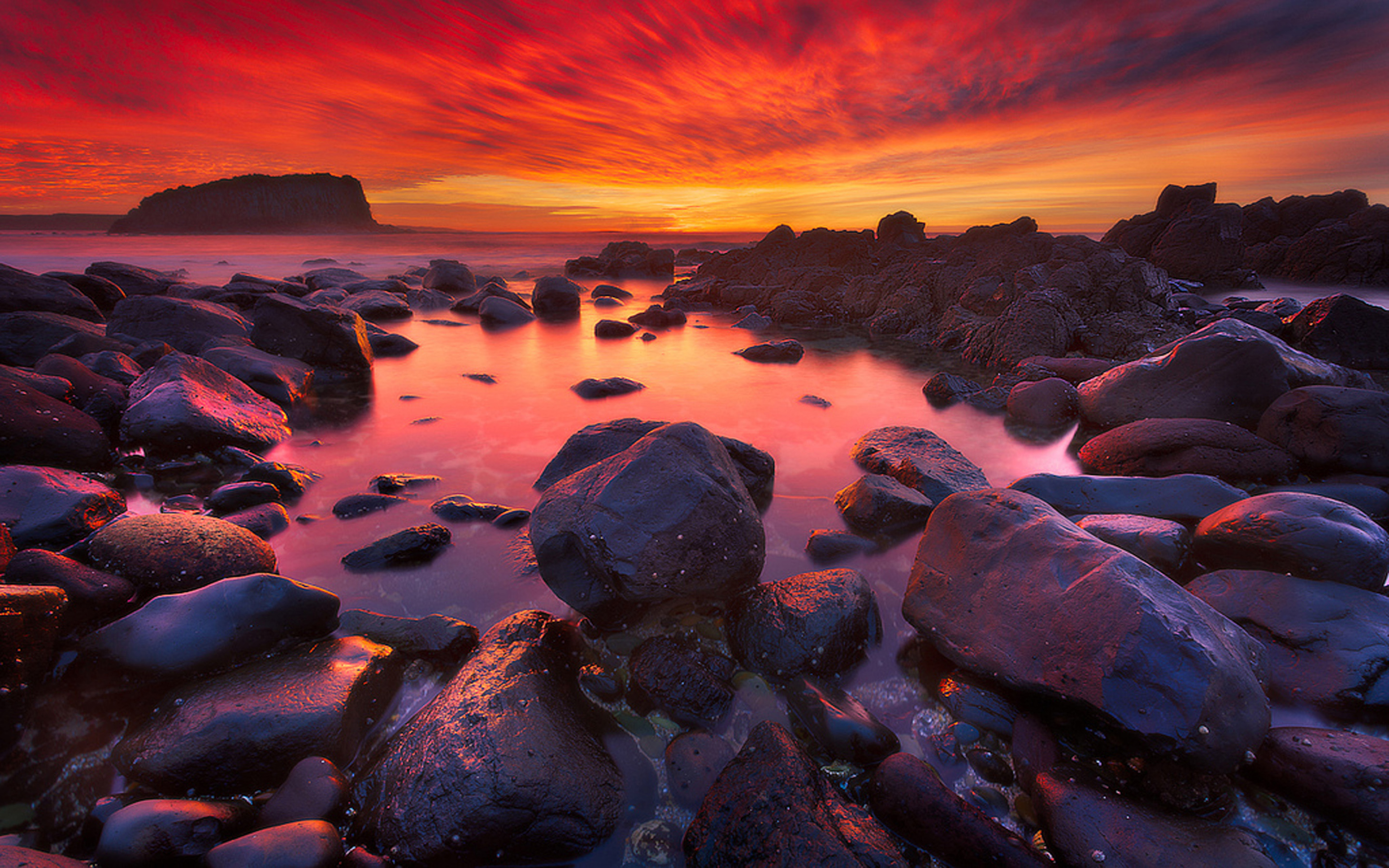 Sunrise in Minnamurra-Australia-sea coast with rocks Ocean-sky with red