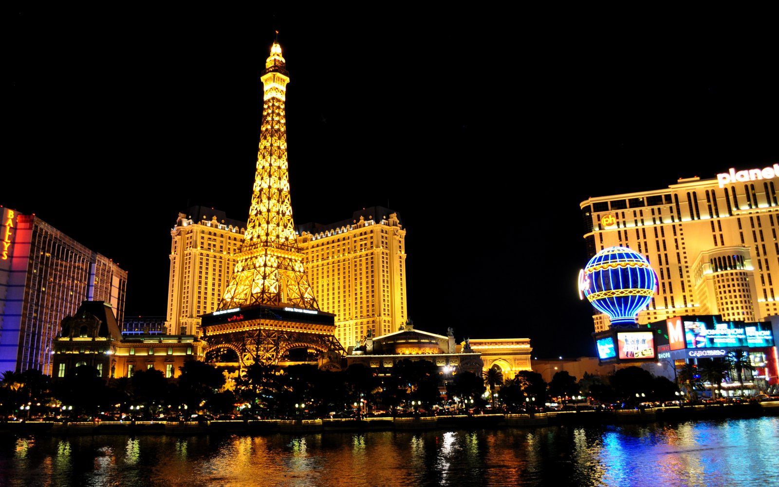 Paris Hotel And Casino In Las Vegas Nevada Usa Hd Wallpapers For Mobile