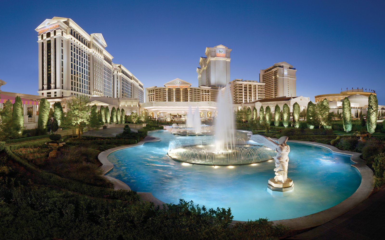 The Fountain In Front Of Caesars Palace Hotel And Casino ...