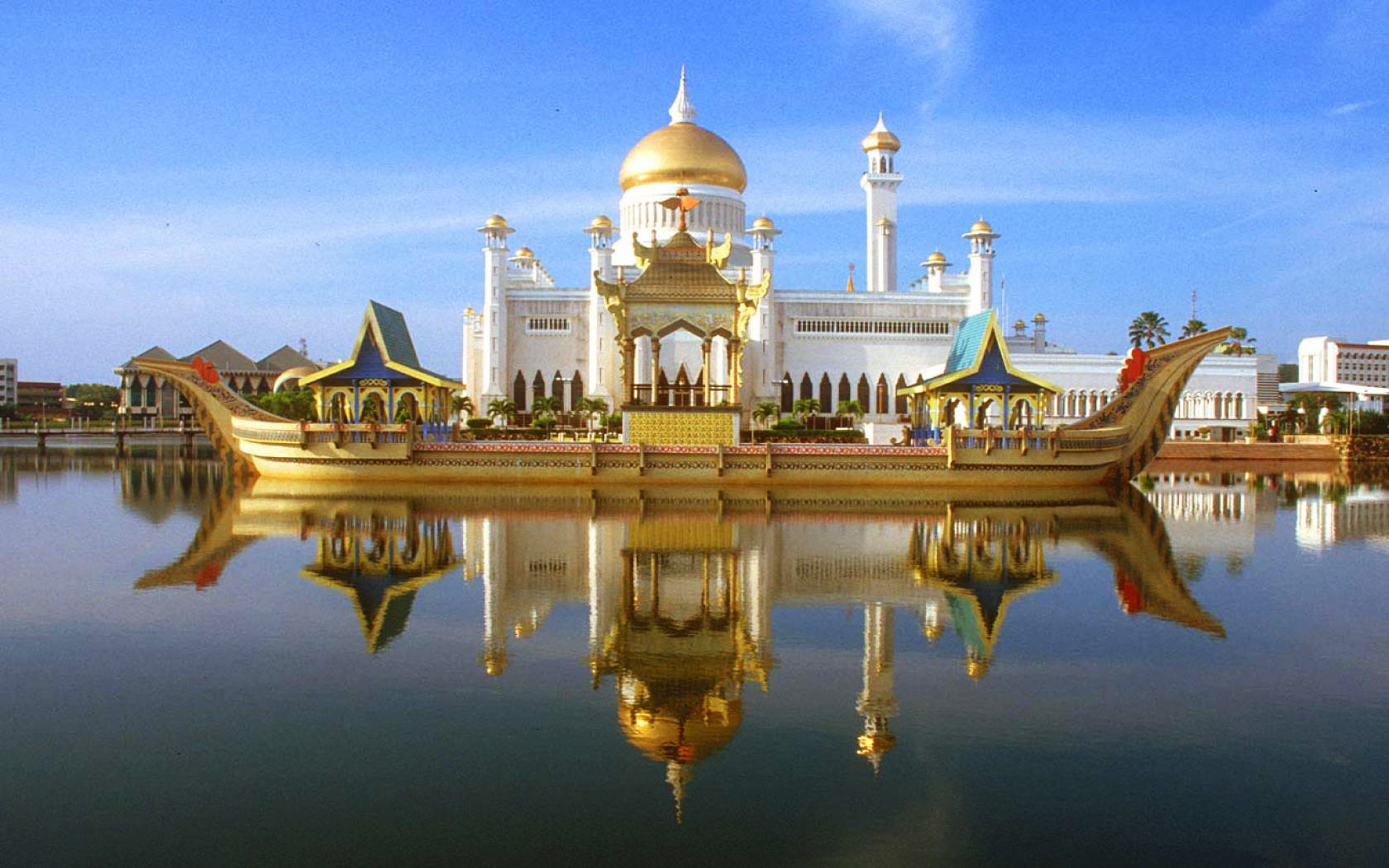 Восточная малайзия. Дворец Истана Нурул Иман. Дворец Султана Брунея Нурул-Иман.