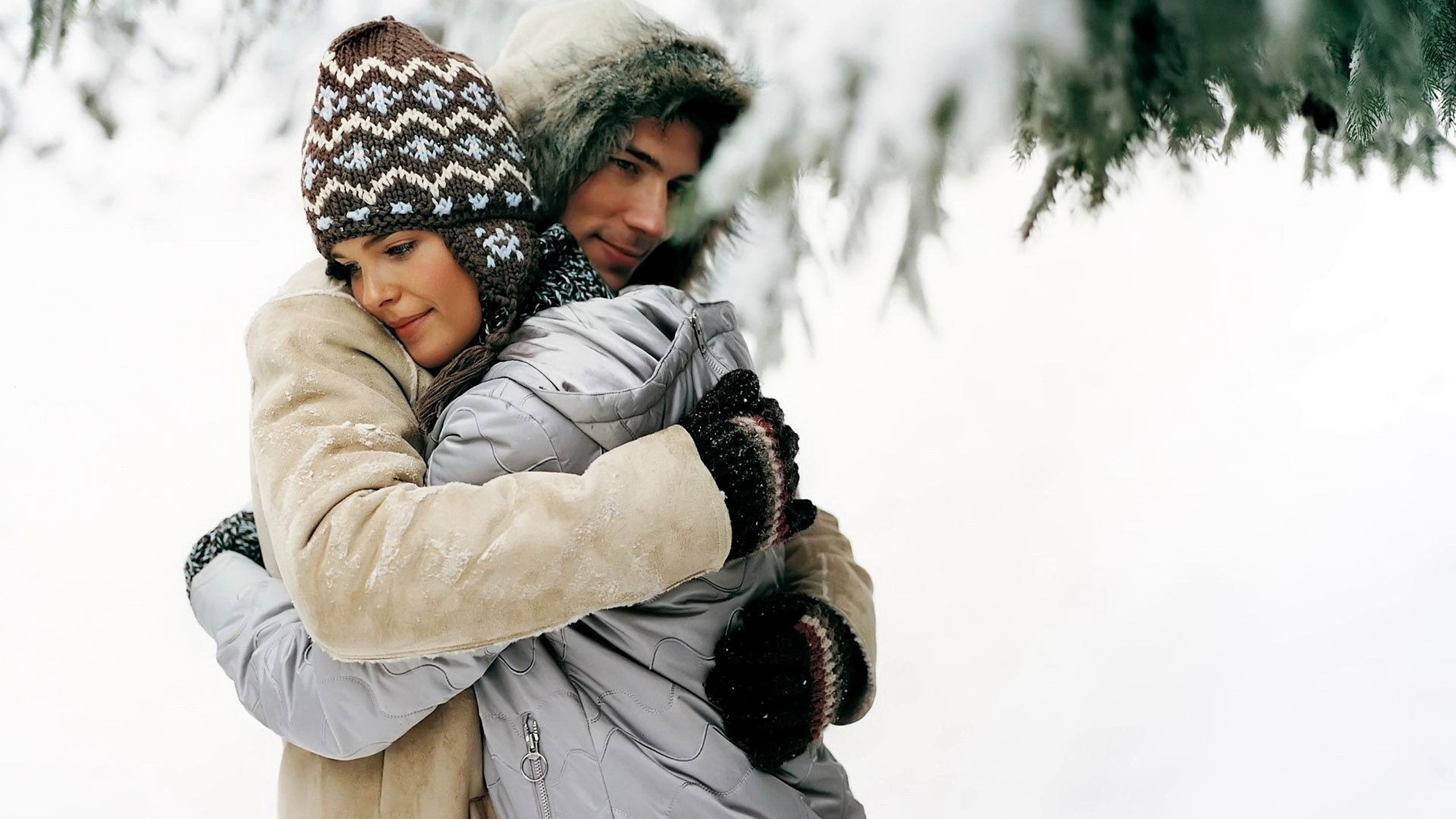 Love-couple-hug-long-awaited-love-winter-snow-Romantic-couple-Wallpapers-HD-2560x1440.jpg