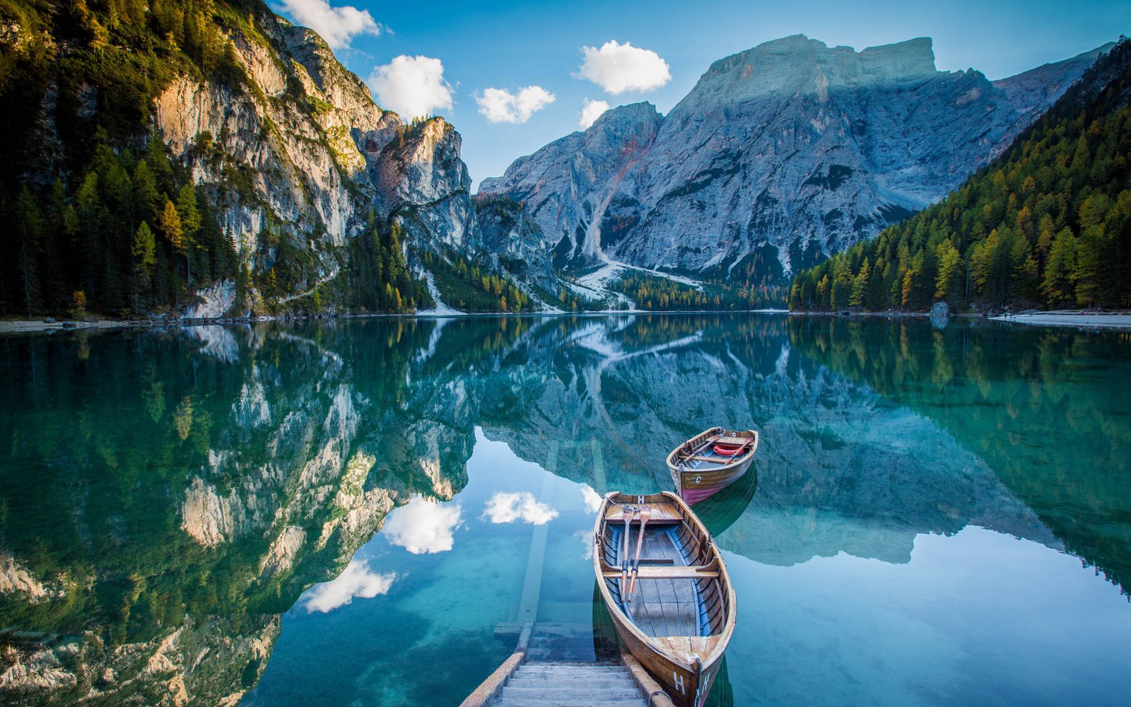 Pragser Wildsee (lago Di Braies) Lake In Italy Lake Boats Rocky