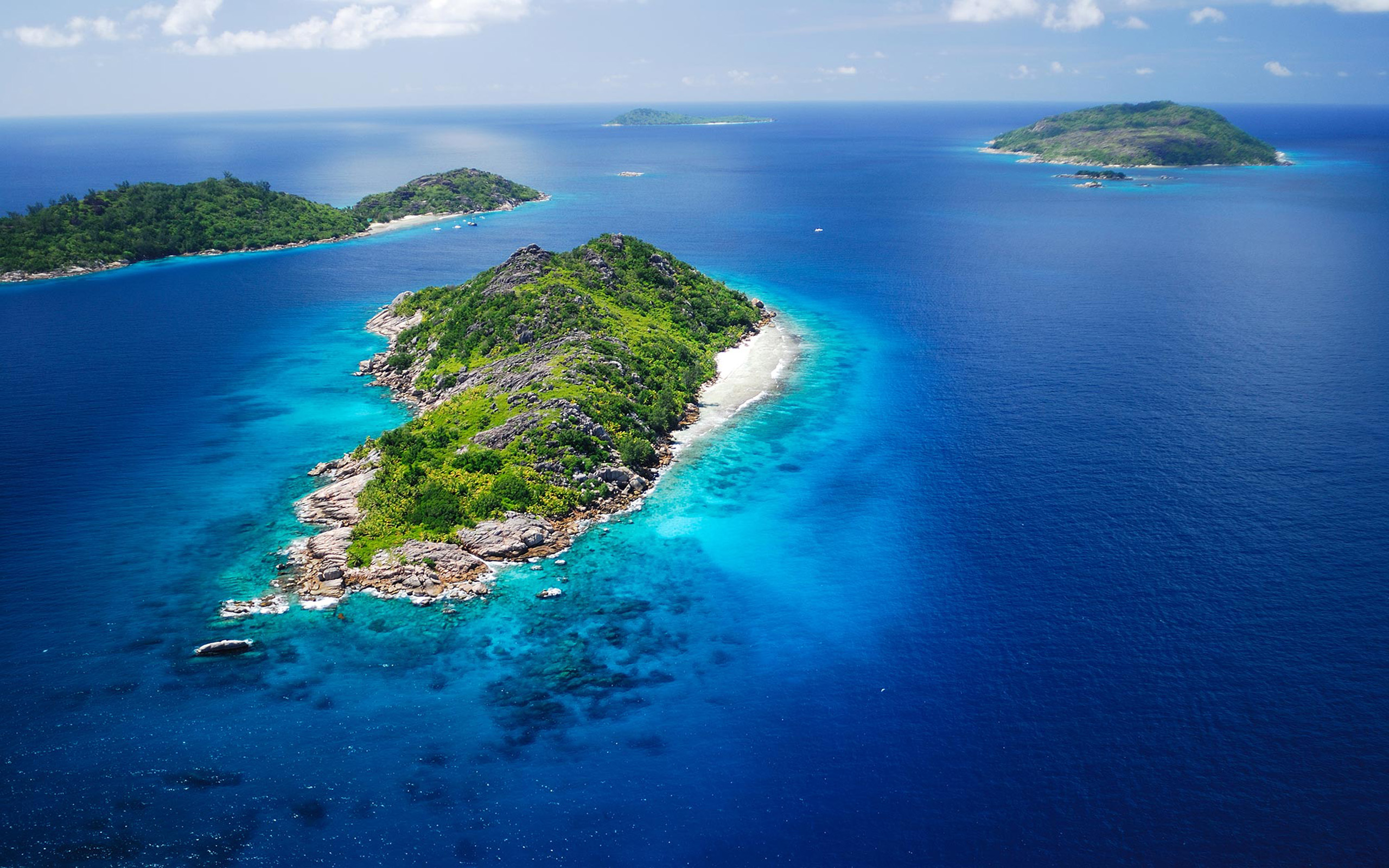 Остров человек в океане. Остров арид Сейшелы. Индийский океан Сейшельские острова. Острова индийского океана Сейшелы.