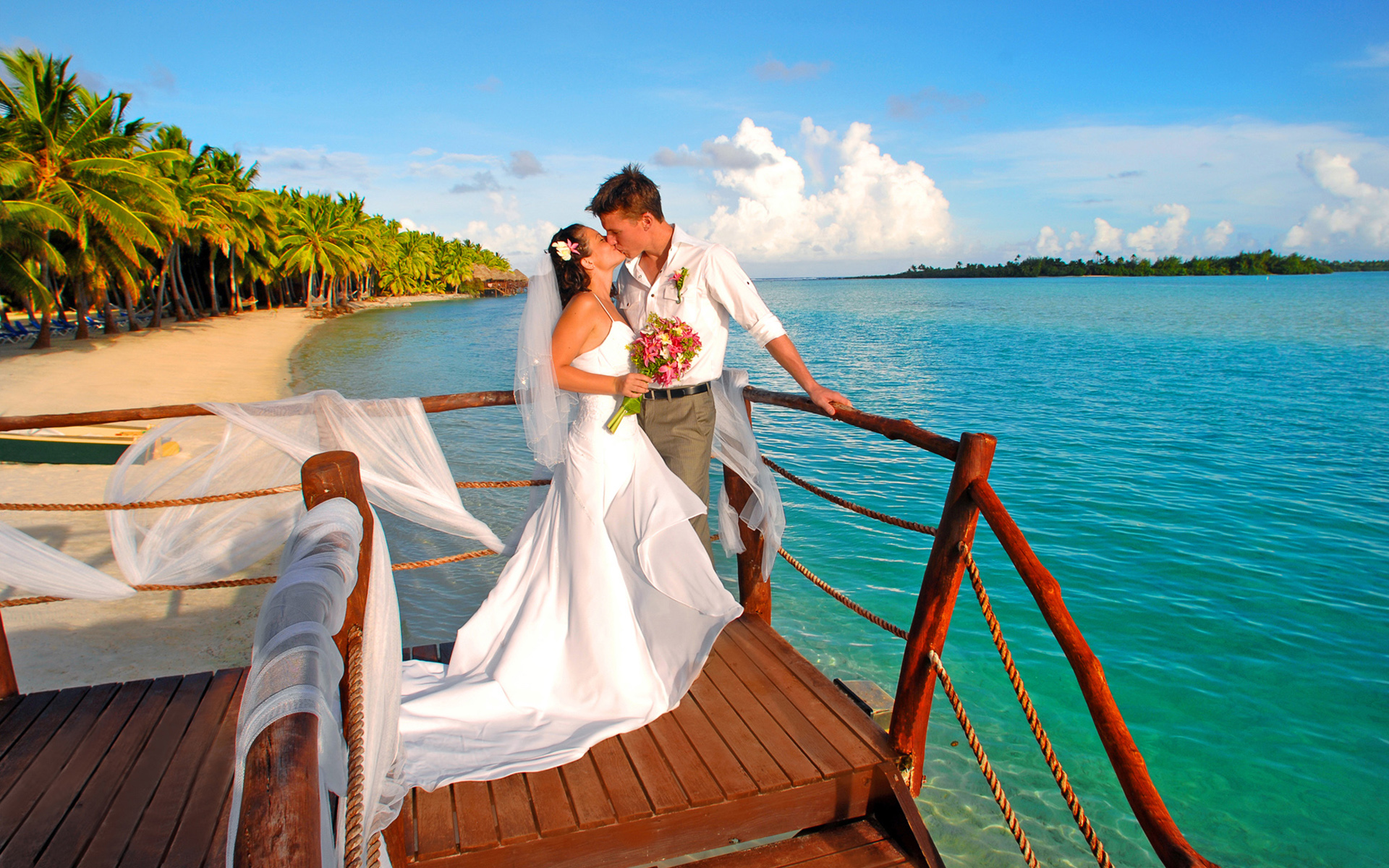 Невеста тур на русском. Свадьба на острове. Свадьба на Мальдивах. Свадебное путешествие фотосессия. Свадебная фотосессия на Мальдивах.