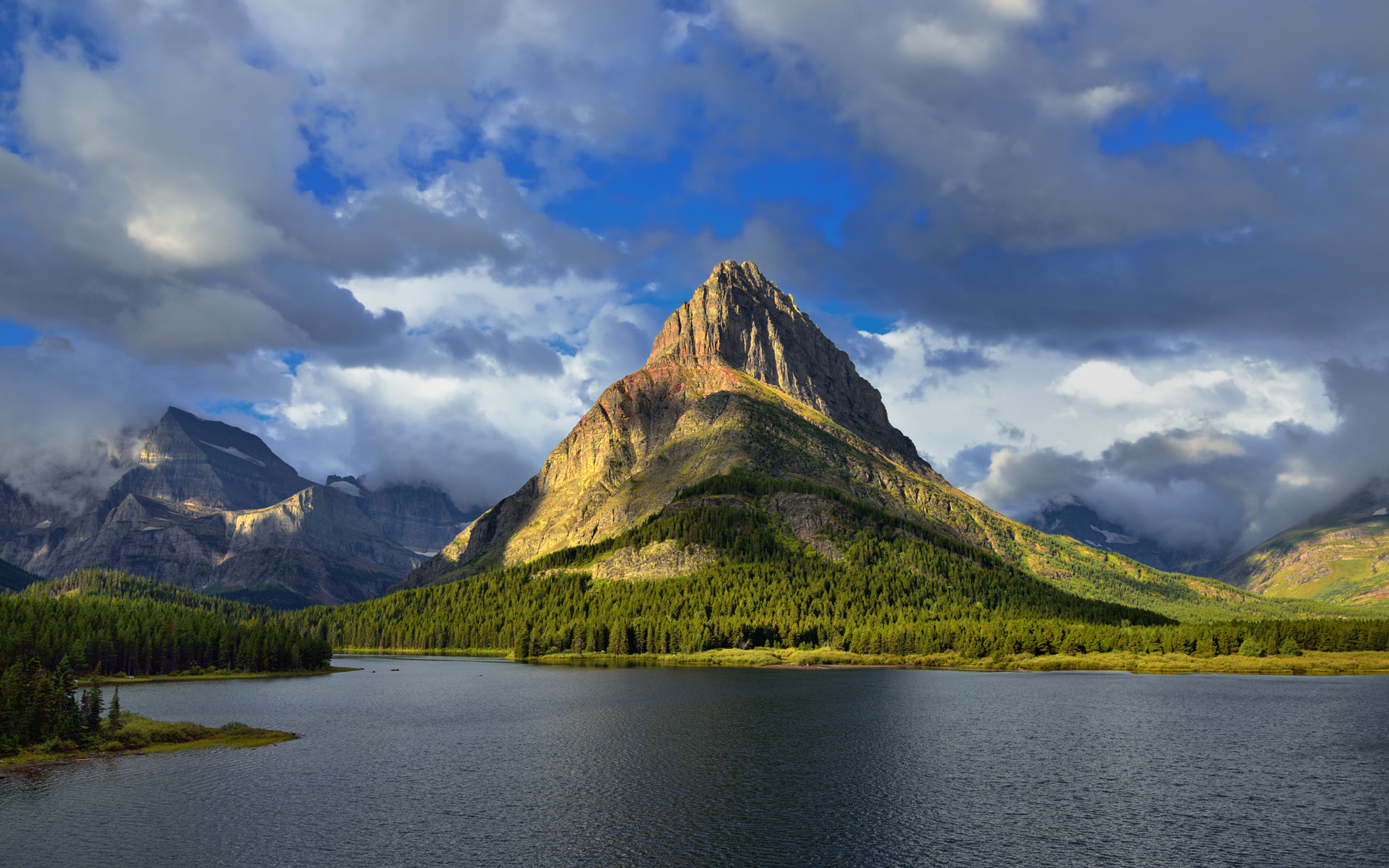 Grinnell Point Swiftcurrent Lake In The Lewis Range Glacier National