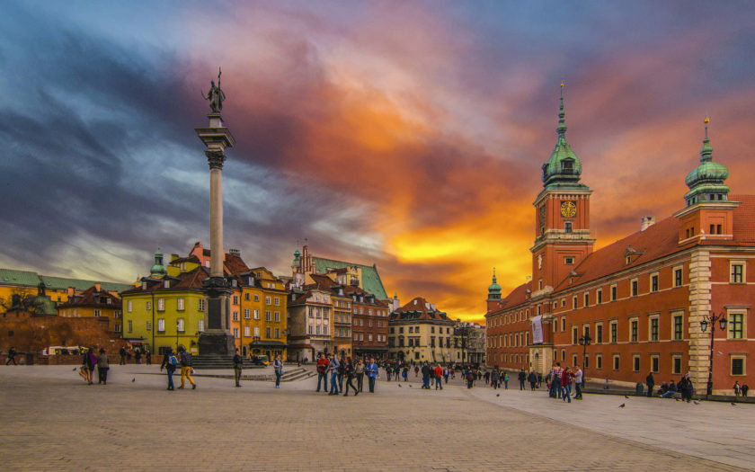 Warsaw Poland Old Town Square Of The Old Town Nearby St. John's  Archcathedral Dates Back To The 14th Century Ultra Hd Wallpaper For Desktop  3840x2400 : 