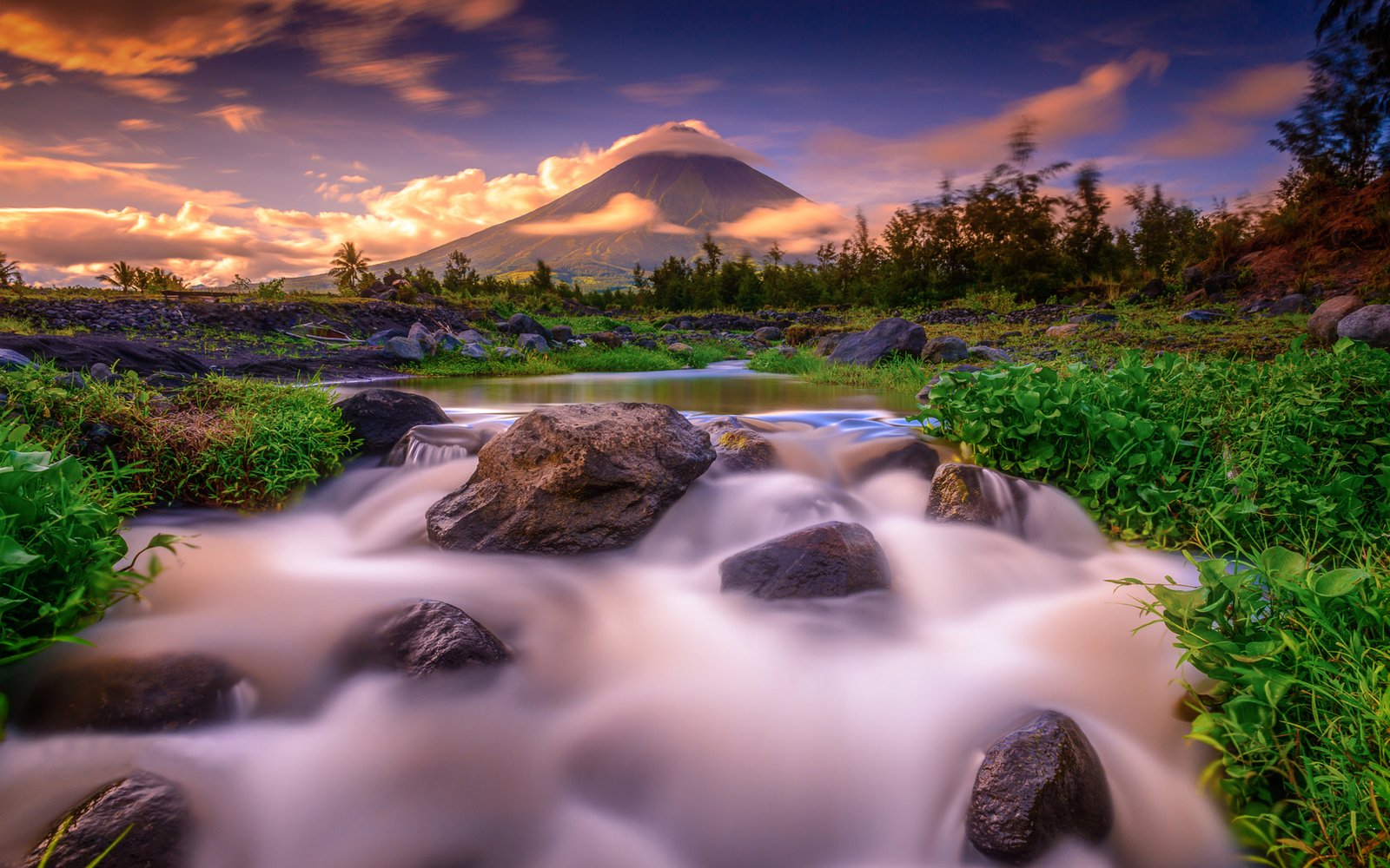 Sunset Mount Mayon Stratovolcano N The Daraga Philippines Mountain