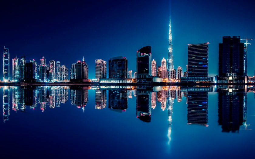 Dubai - nơi dát vàng, nơi những tòa nhà cao chọc trời tạo nên bầu trời hiện đại tuyệt đẹp và cũng là nơi tận hưởng những trải nghiệm khó quên khi đến thăm thành phố này. Hình nền United Arab Emirates Dubai Reflection On Midnight 4K Ultra HD sẽ cho bạn cảm giác được đắm chìm trong vẻ đẹp Dubai lúc nửa đêm. Hãy click vào ảnh ngay thôi!