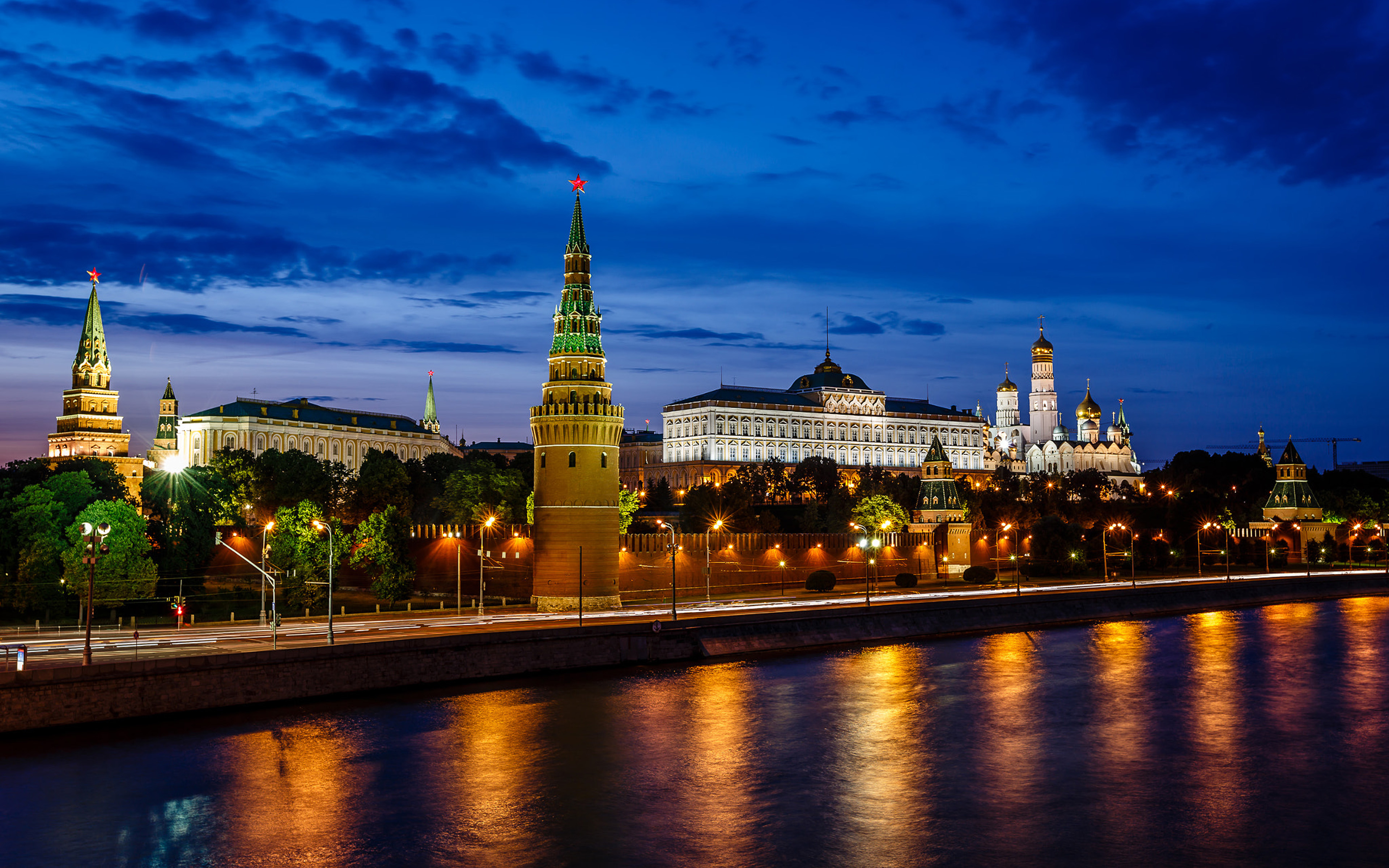 Moscow River And Kremlin At Night Moscow Russian Federation Desktop Hd