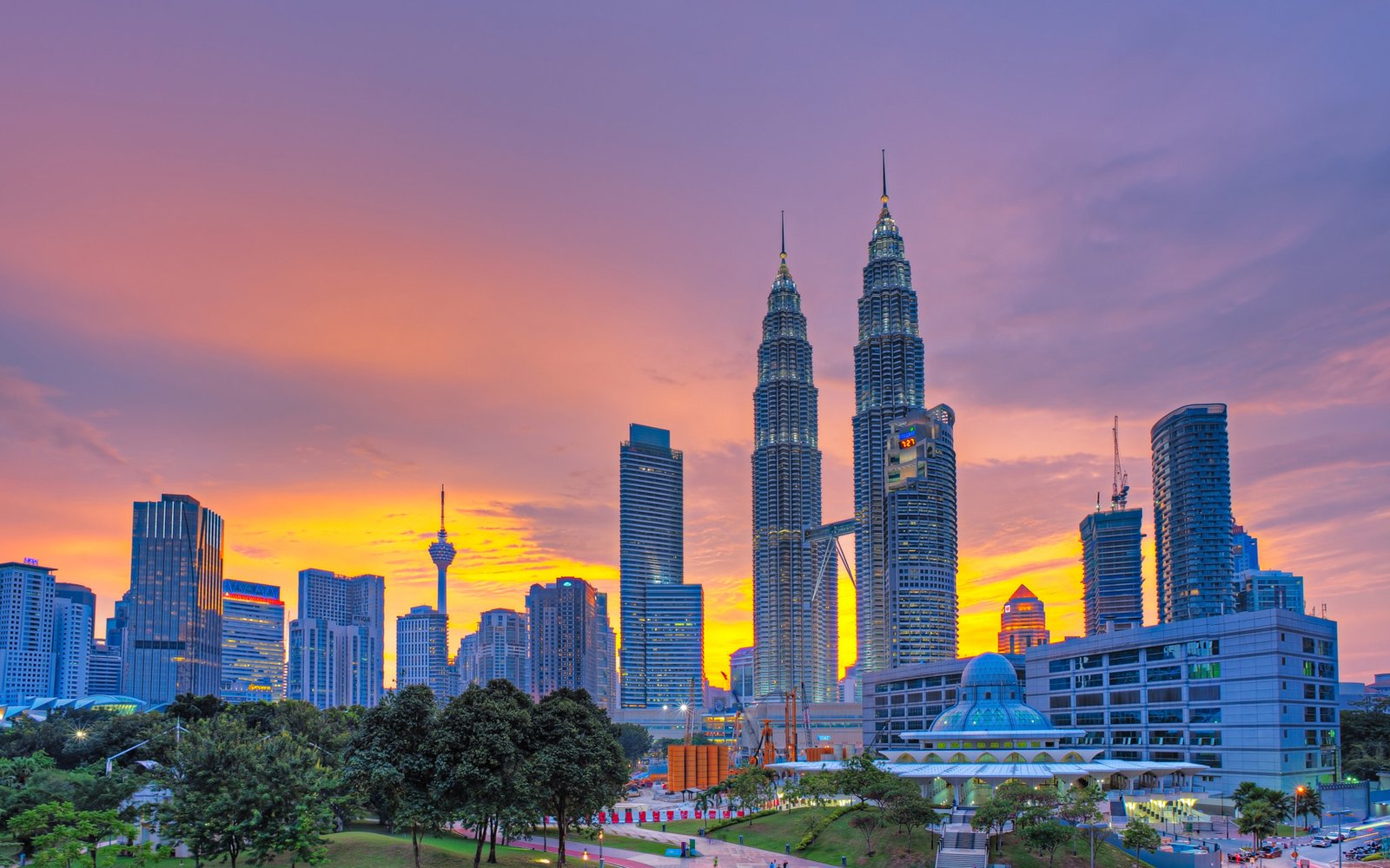 Sunset Petronas Twin Towers Building Complex In Kuala 