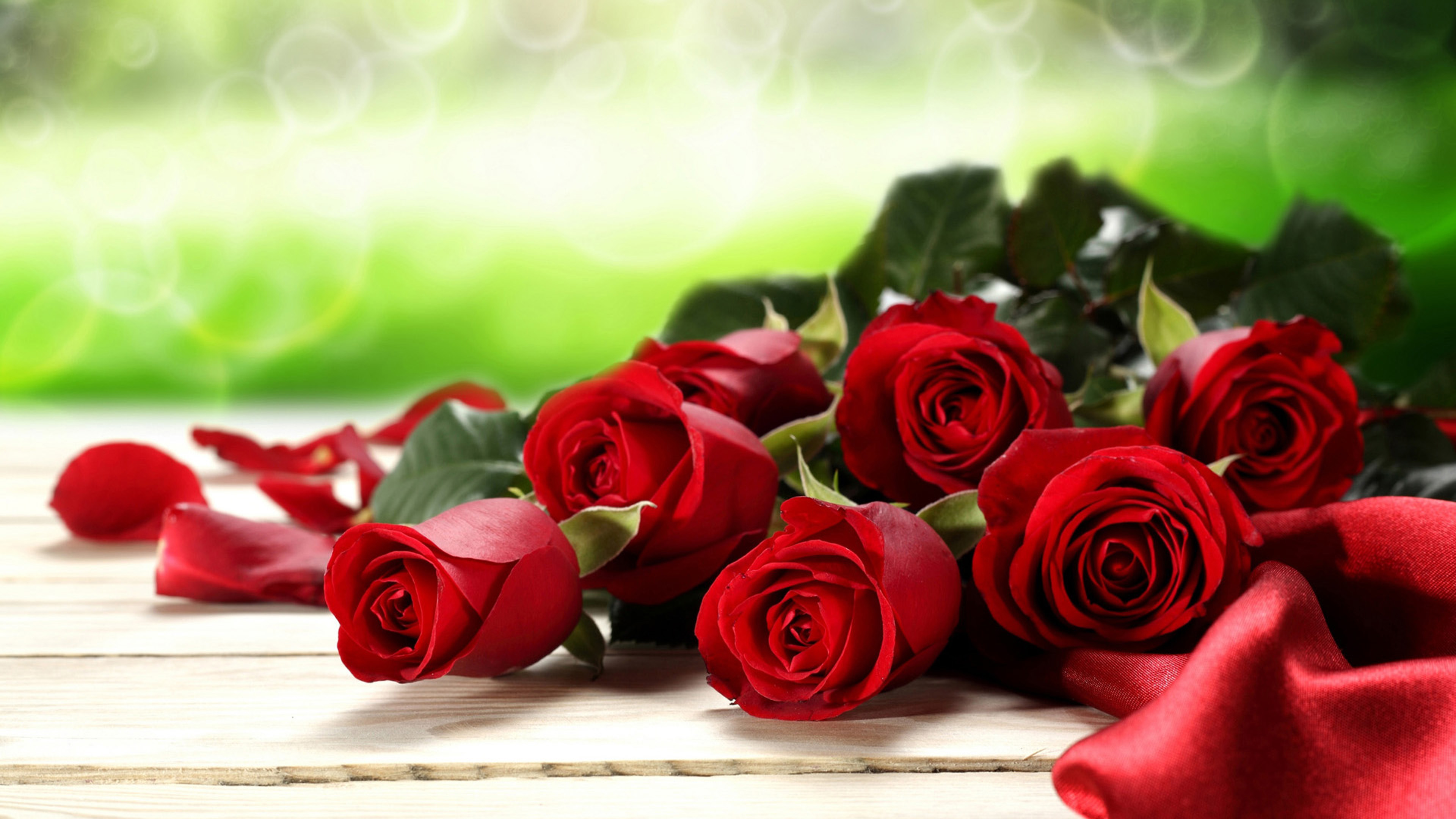 Картинки с днем рождения женщине красивые 45. Розы фон. Открытка цветы. Поздравление с юбилеем женщине. С юбилеем розы.