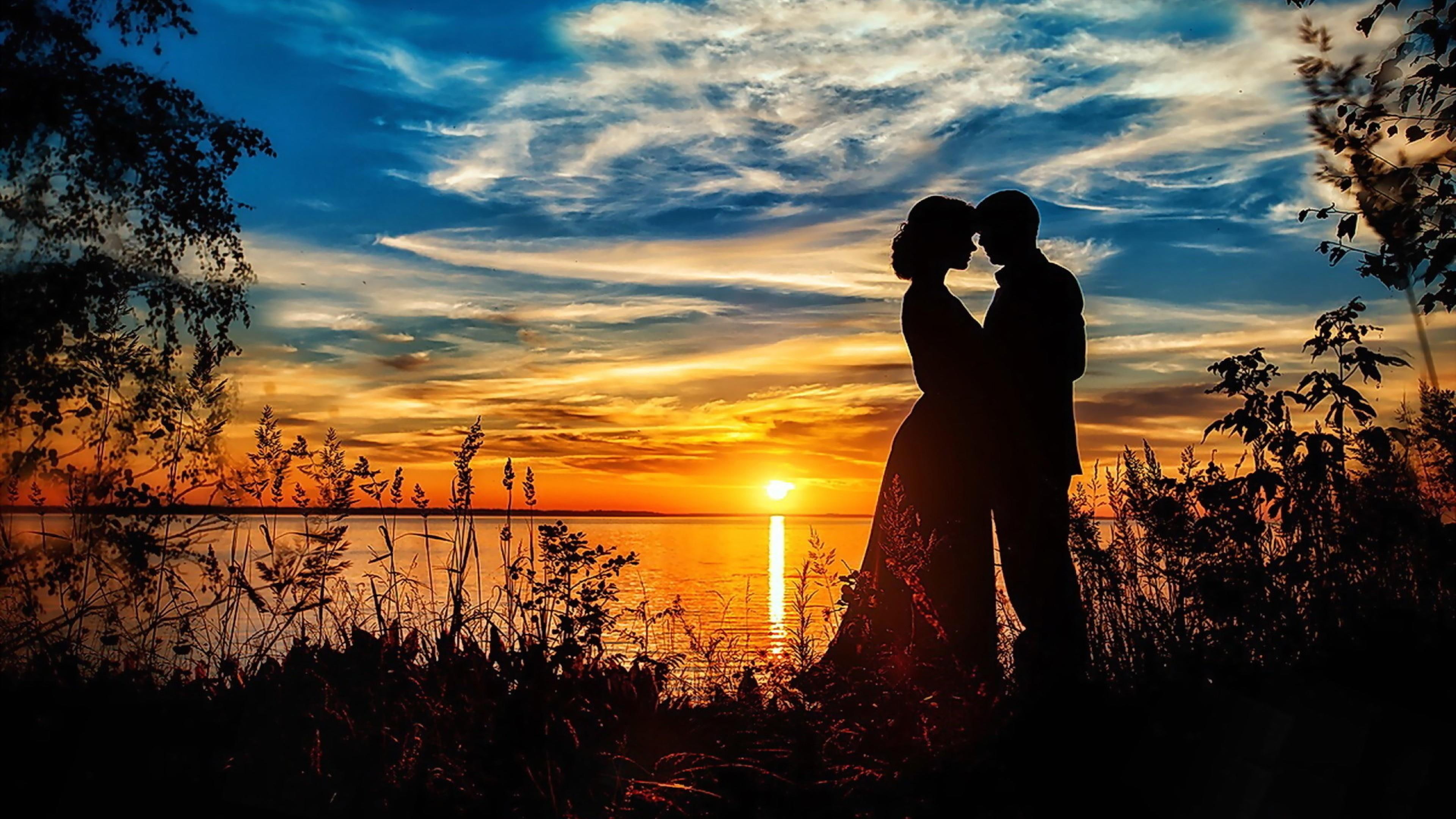 Romantic Love On The Beach Gold Sunset Lake Handsome Couple Loving Wallpape...