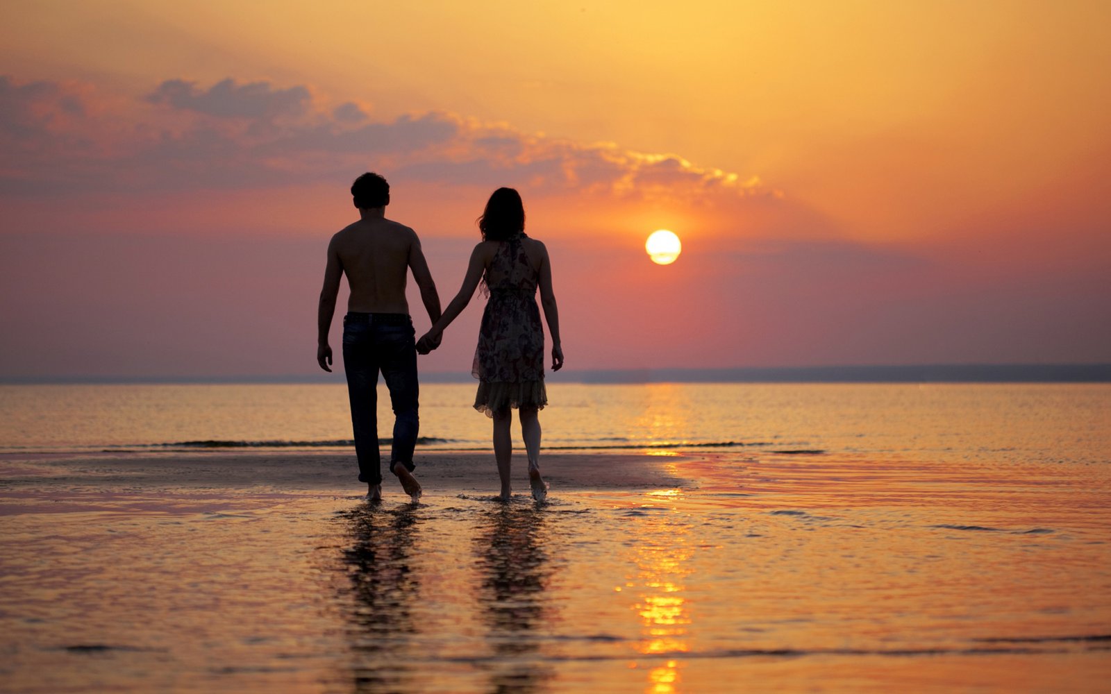 Love Pair Romantic Love On The Beach Wallpaper Hd : Wallpapers13.com