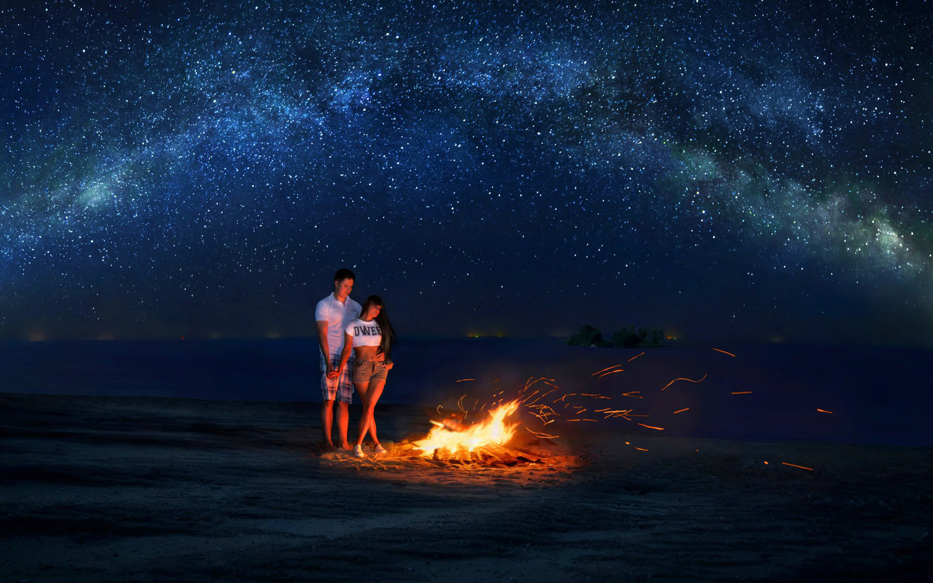 Love Pictures Romantic Couples Night Fire Star Sky ...