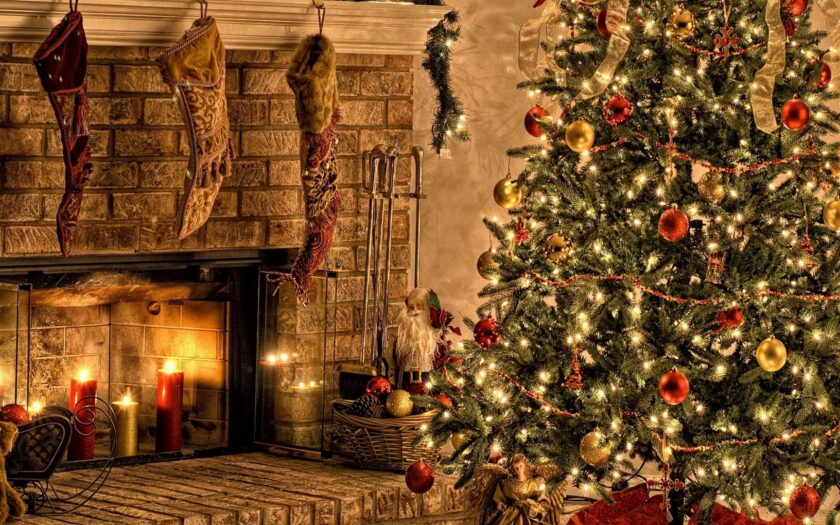 Christmas Tree On Christmas Eve And Socks Over The Fireplace ...